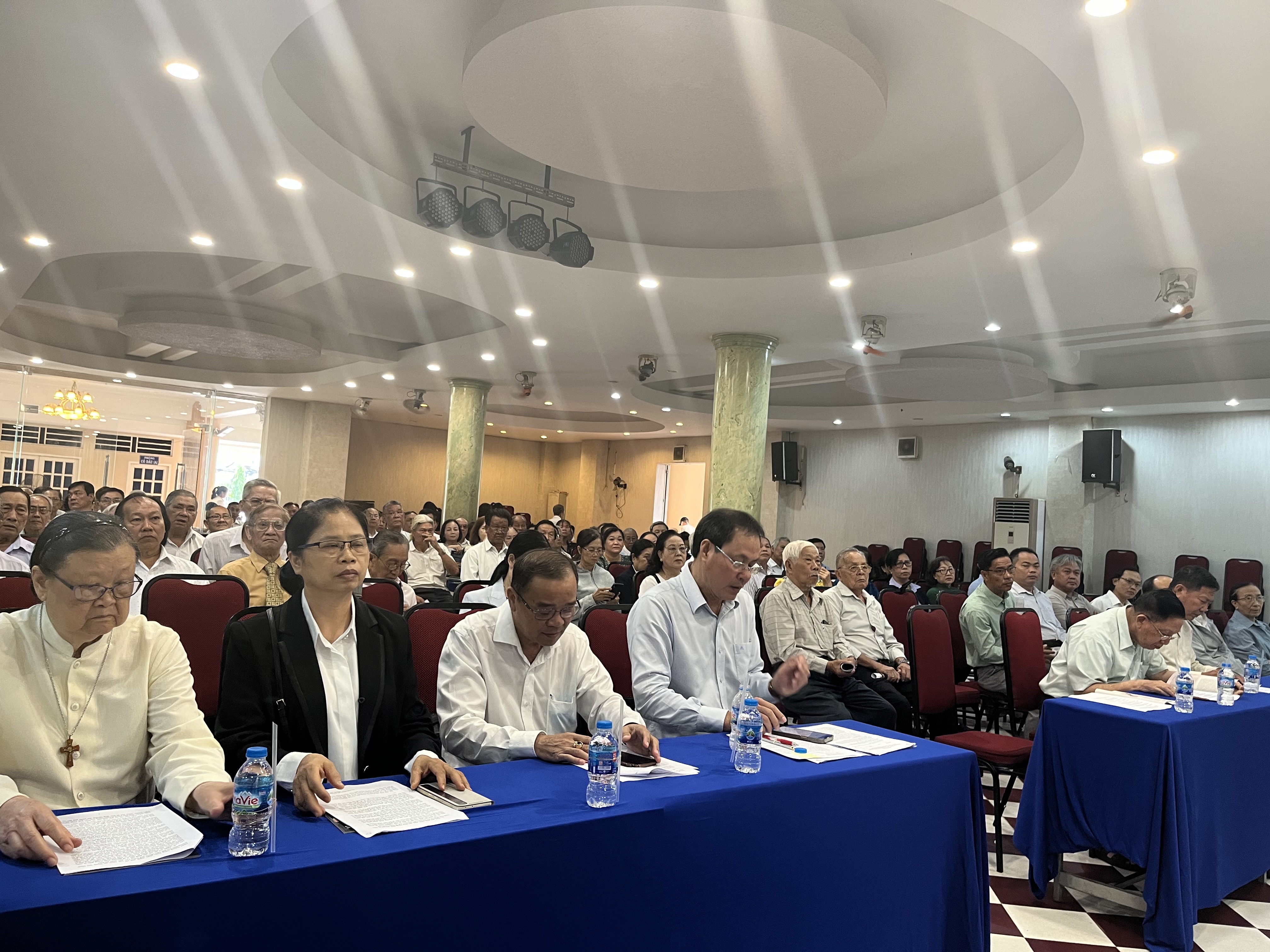 Nhìn lại và định hướng